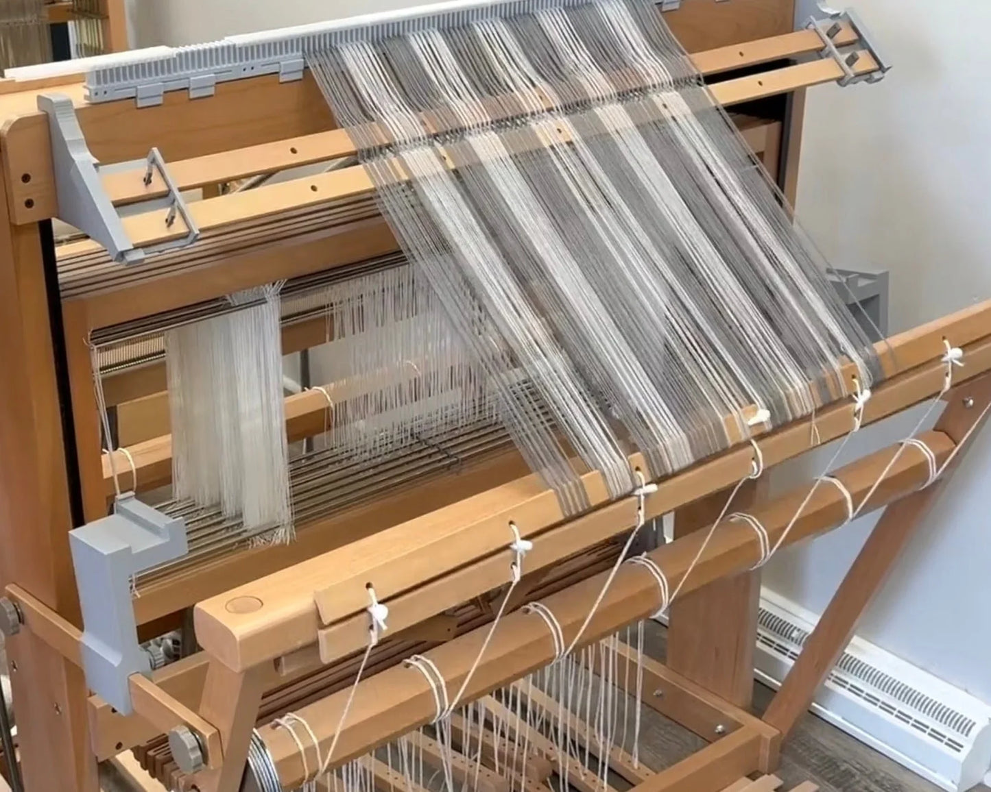 LoftyFiber Helping Hands am Ashford Jack Webstuhl
