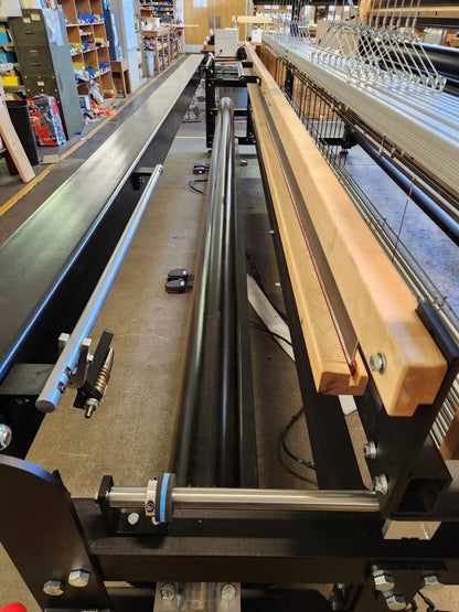 AVL Professional Dobby Rug Loom – Seitenansicht