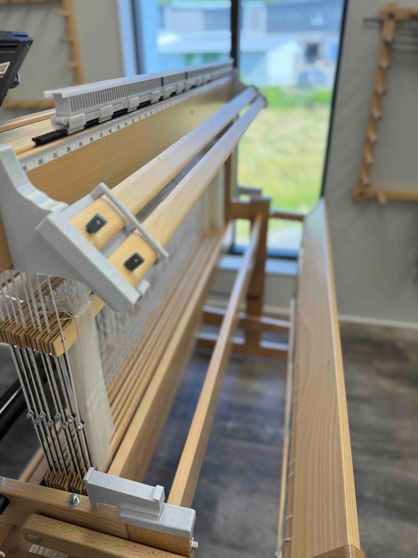LoftyFiber Helping Hands am Louet Octado - Seitenansicht