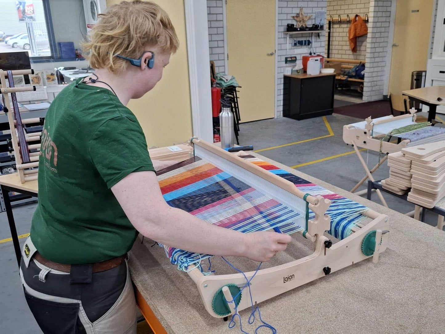 Weben auf dem Lojan Rigid Heddle Webrahmen 70 cm – breite Stoffe und Schals